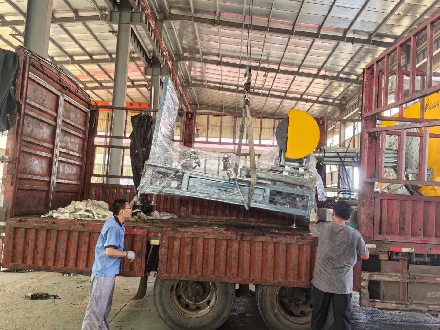 Machine de tuyau d'enroulement en spirale à paroi solide en HDPE à la livraison