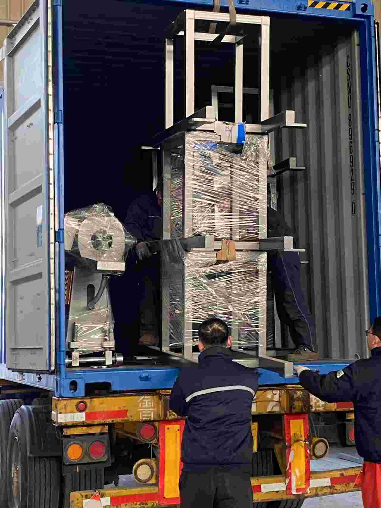 À la fin de l'année, l'expédition du prochain lot de marchandises est terminée