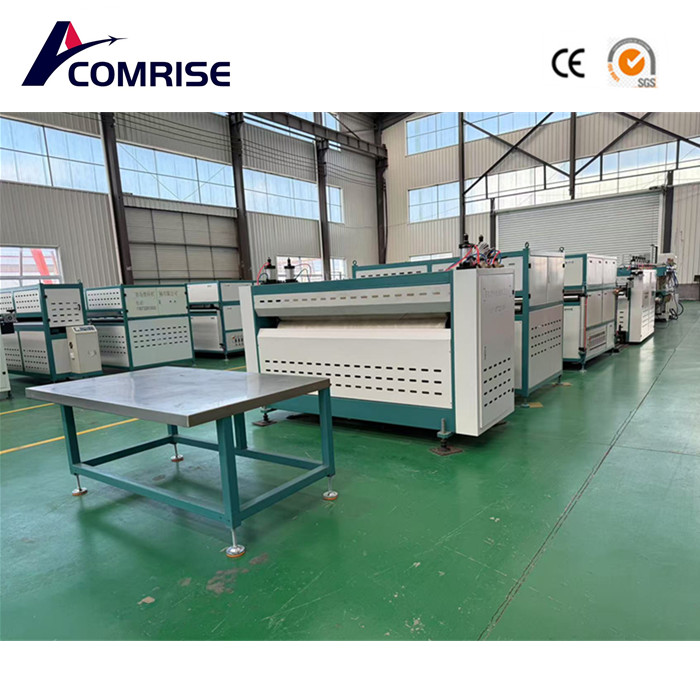 Comment la ligne de production PP Hollow Grid transforme-t-elle les granulés en plastique en planche à grille creux?