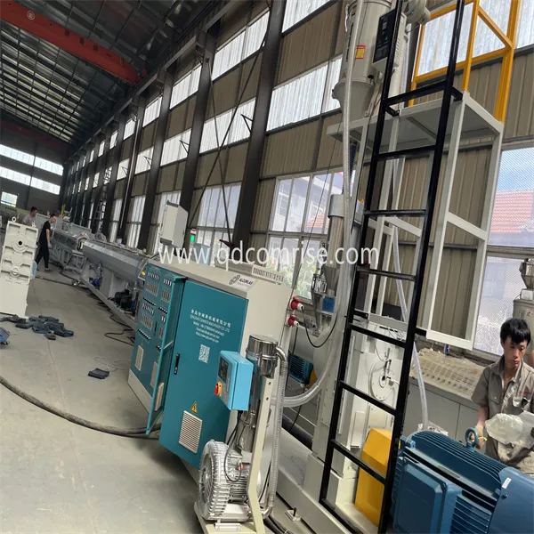 Machine à extrudeuse de tuyaux en plastique